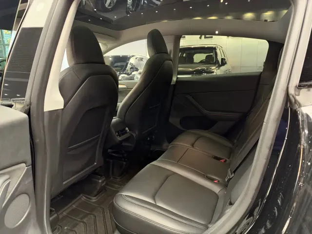 Tesla Model Y — Фото автомобиля 10