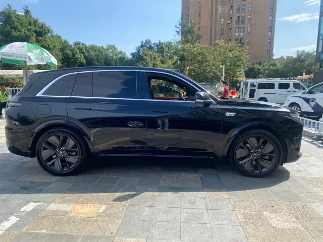Li Auto L7 — Фото автомобиля 4