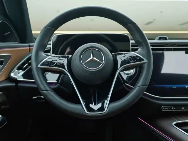 Mercedes-Benz E-Class — Фото автомобиля 17