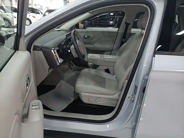 Leapmotor B10 — Фото автомобиля 14
