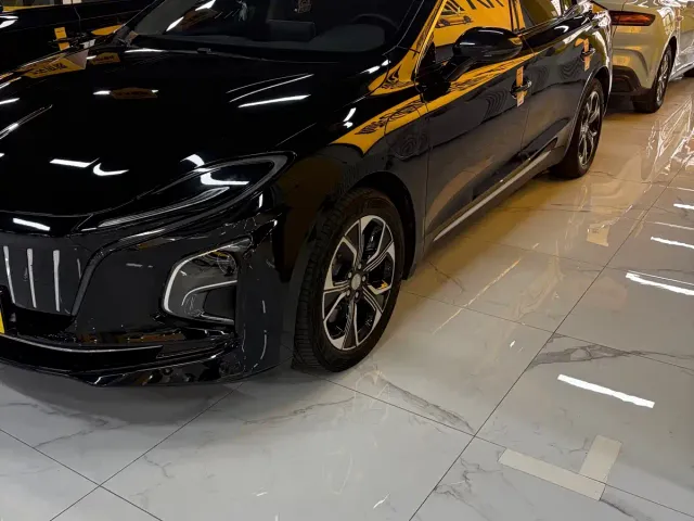 Hongqi E-QM5 — Фото автомобиля 2