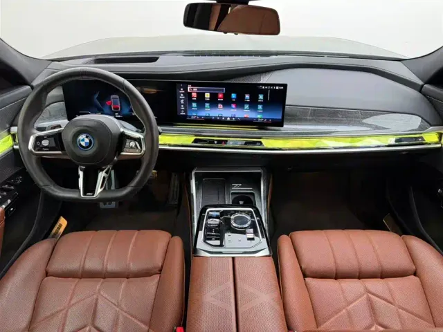BMW i7 — Фото автомобиля 7