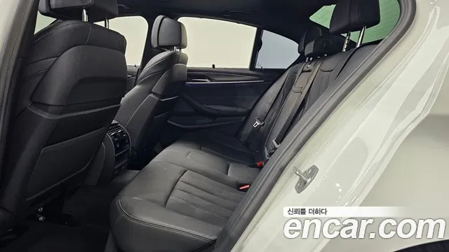 BMW 5 Series G30 — Фото автомобиля 12