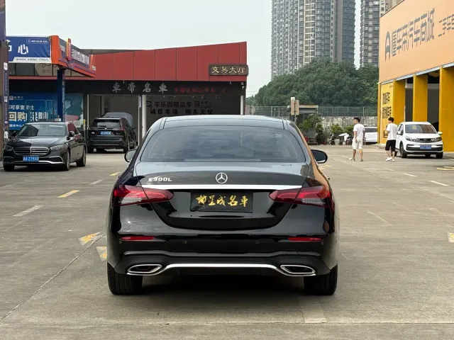 Mercedes-Benz E-Class — Фото автомобиля 20