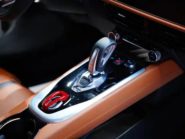 Lotus Emira — Фото автомобиля 28