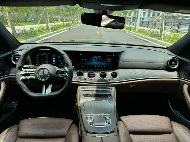Mercedes-Benz E-Class — Фото автомобиля 5