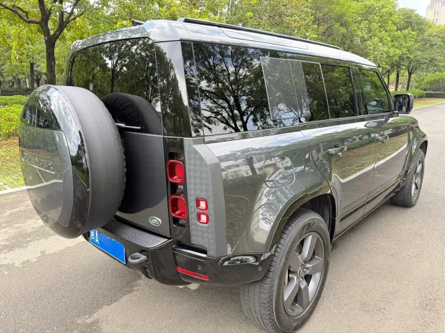 Land Rover Defender — Фото автомобиля 6