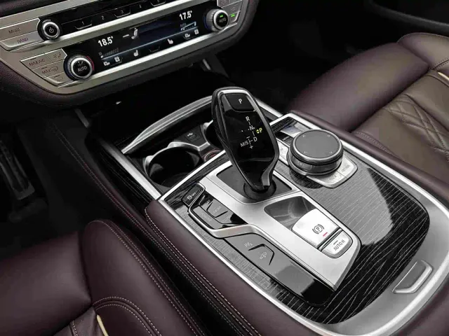BMW 7 Series — Фото автомобиля 12