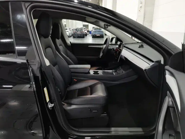 Tesla Model Y — Фото автомобиля 23