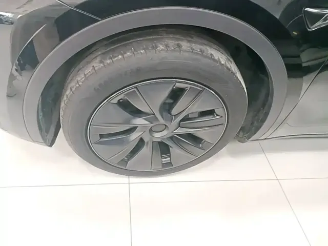 Tesla Model Y — Фото автомобиля 22
