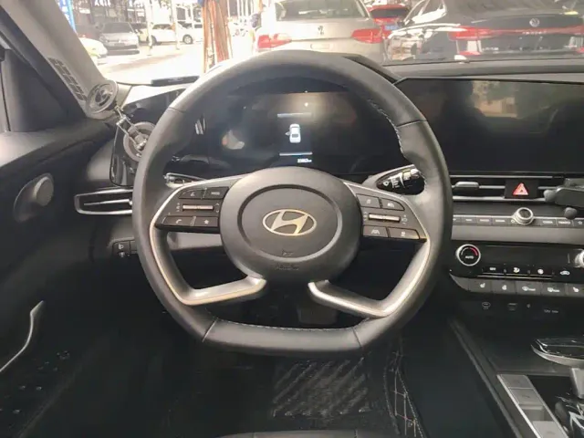 Hyundai Elantra — Фото автомобиля 10