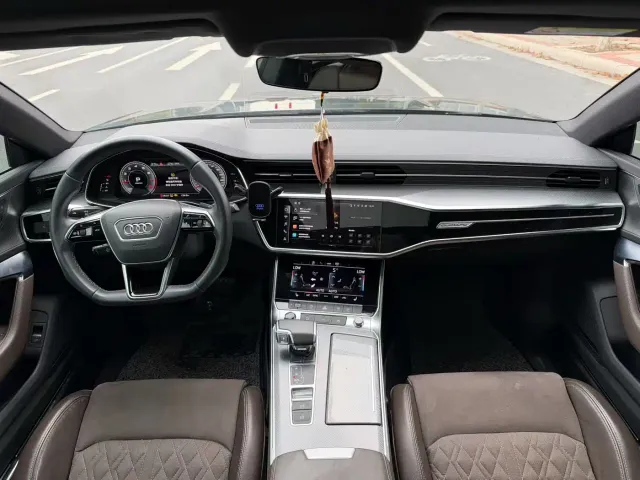 Audi A7L — Фото автомобиля 5