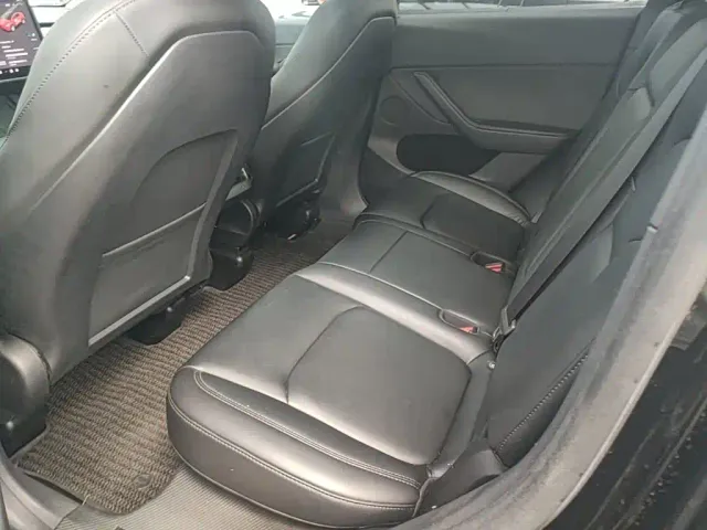 Tesla Model Y — Фото автомобиля 16