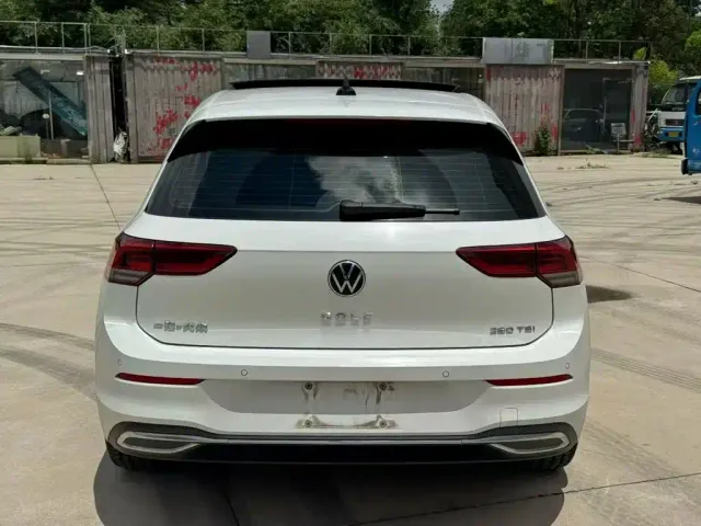 Volkswagen Golf — Фото автомобиля 8