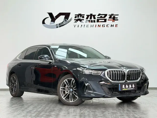 BMW 5 Series — Фото автомобиля 3