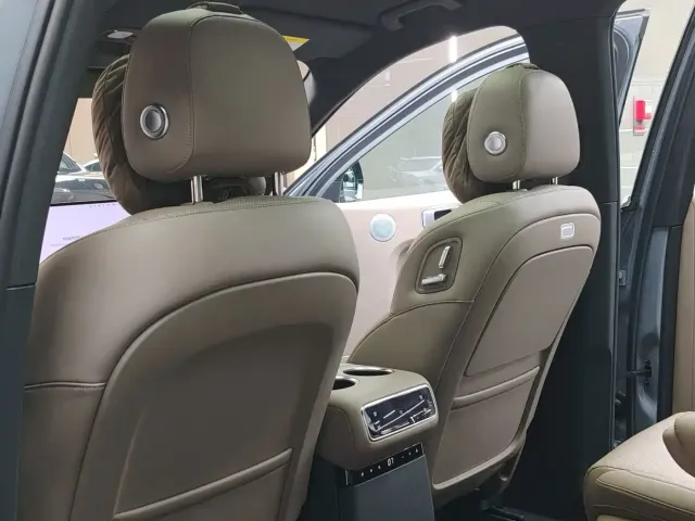 Li Auto Li L8 2025 Max Smart Renewal Edition — Фото автомобиля 14