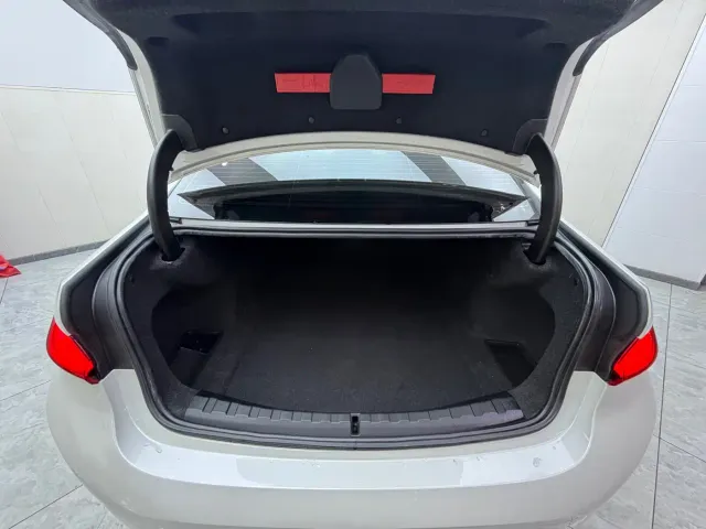 BMW 3 Series — Фото автомобиля 19