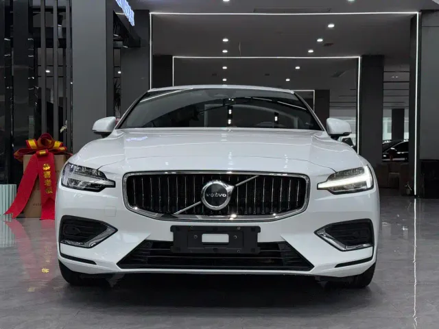 Volvo S60 — Фото автомобиля 2