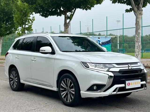 Mitsubishi Outlander — Фото автомобиля 3