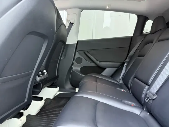 Tesla Model Y — Фото автомобиля 10