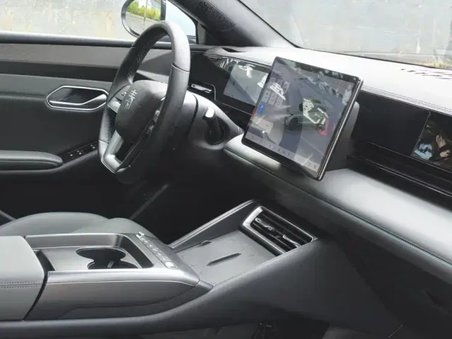 BYD Qin L — Фото автомобиля 17