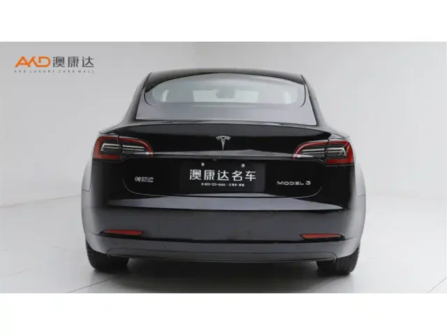 Tesla Model 3 — Фото автомобиля 4
