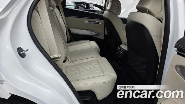 Genesis GV70 — Фото автомобиля 17