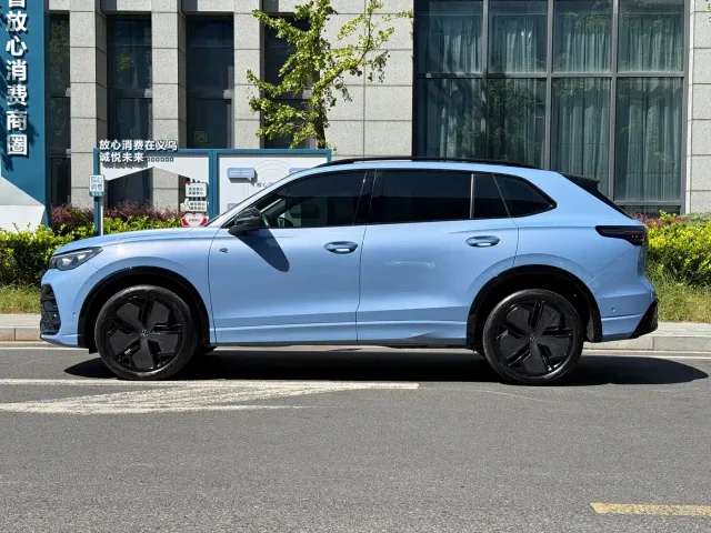 Volkswagen Tiguan L — Фото автомобиля 15