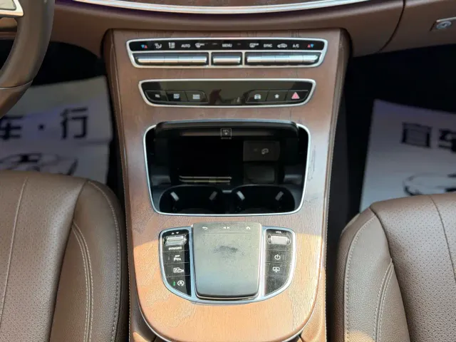 Mercedes-Benz E-Class — Фото автомобиля 14