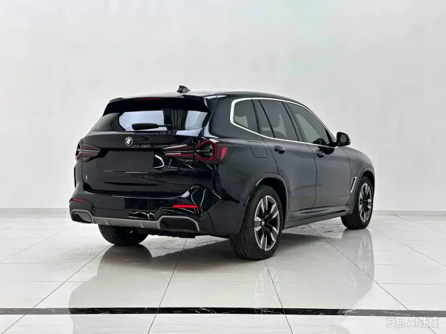 BMW iX3 — Фото автомобиля 4