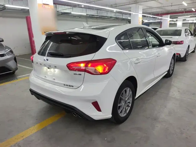 Ford Focus — Фото автомобиля 6
