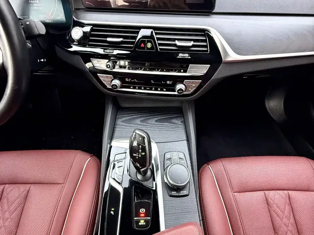 BMW 5 Series — Фото автомобиля 11
