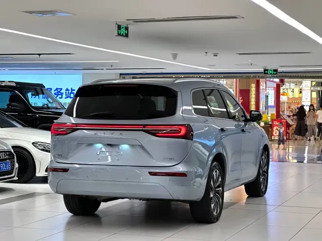 Aito M7 — Фото автомобиля 5