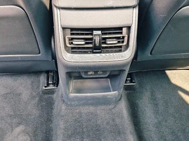 Hongqi H5 — Фото автомобиля 11