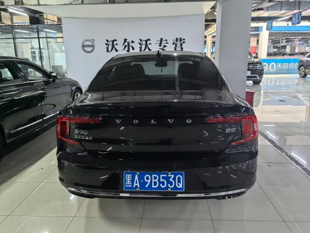 Volvo S90 — Фото автомобиля 4