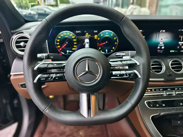 Mercedes-Benz E-Class — Фото автомобиля 21