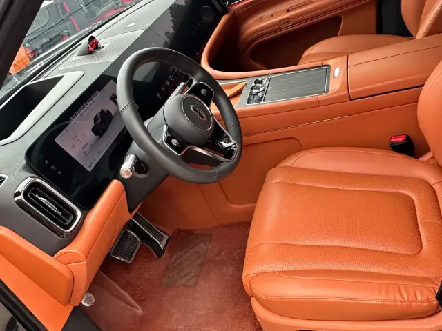 AITO Wenjie AITO M9 2024 Extended Range Ultra 42kWh 6-Seater — Фото автомобиля 4