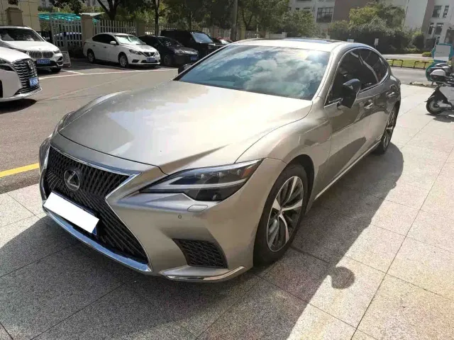 Фотография автомобиля — Lexus LS