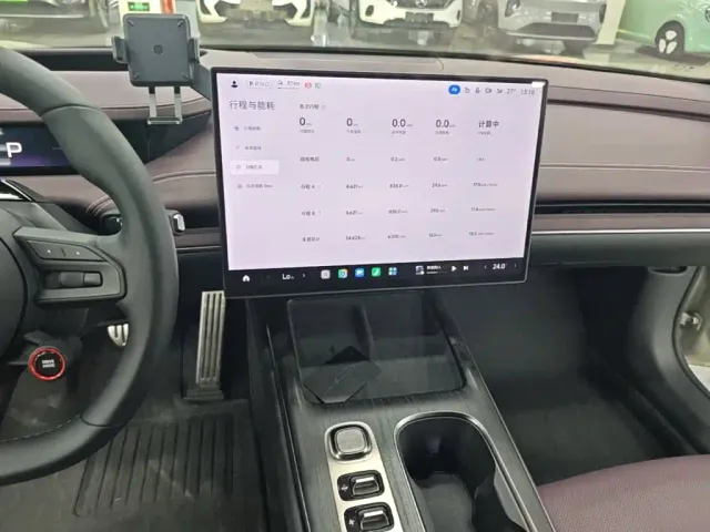 Xiaomi SU7 — Фото автомобиля 12