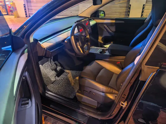 Tesla Model Y — Фото автомобиля 3