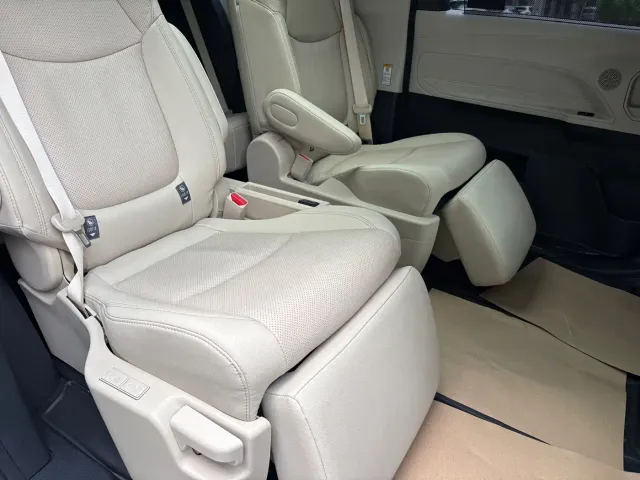 Toyota Sienna — Фото автомобиля 6