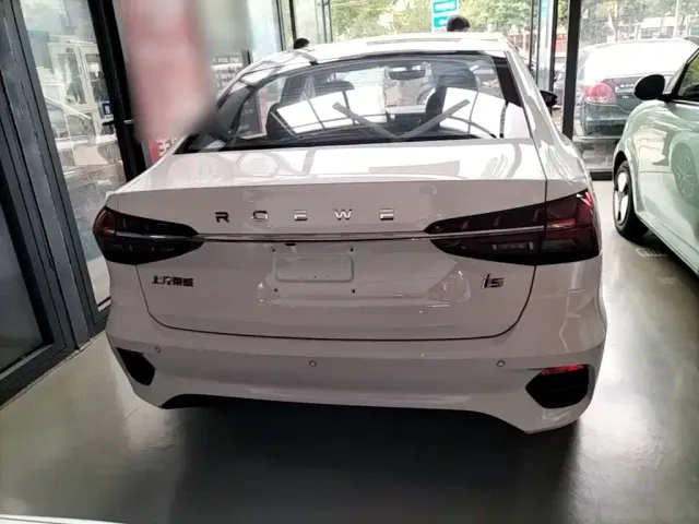 Roewe i5 — Фото автомобиля 5