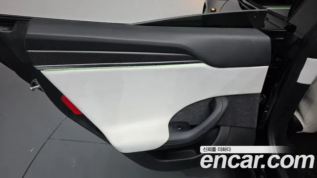 Tesla Model S — Фото автомобиля 24