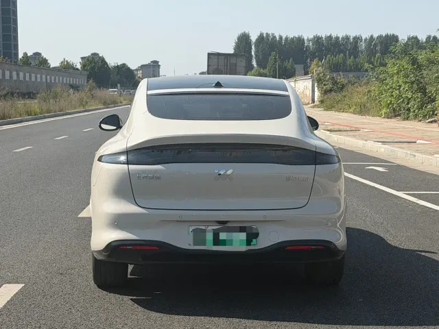 IM Motors LS6 — Фото автомобиля 8