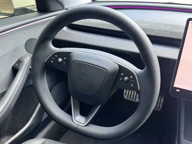 Tesla Model 3 — Фото автомобиля 14
