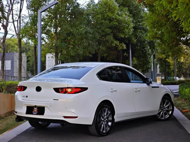 Mazda Axela — Фото автомобиля 6
