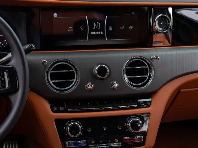 Rolls-Royce Ghost — Фото автомобиля 16