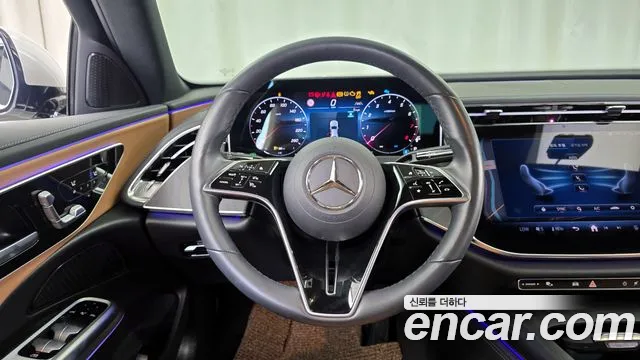 Mercedes-Benz E-Class — Фото автомобиля 12