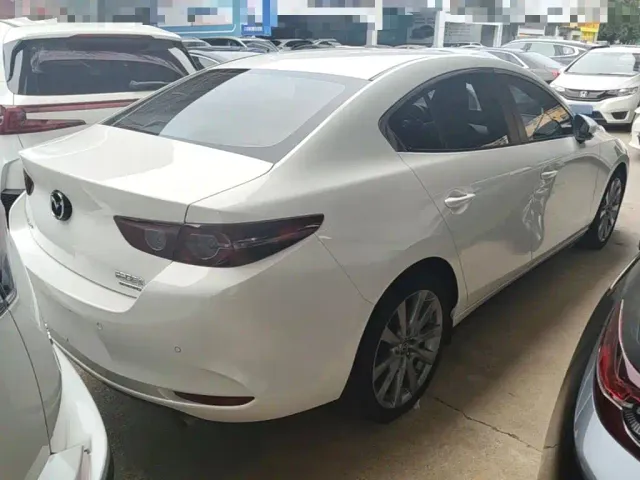 Mazda Axela — Фото автомобиля 6