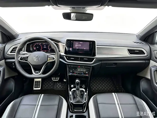 Volkswagen T-Roc — Фото автомобиля 10